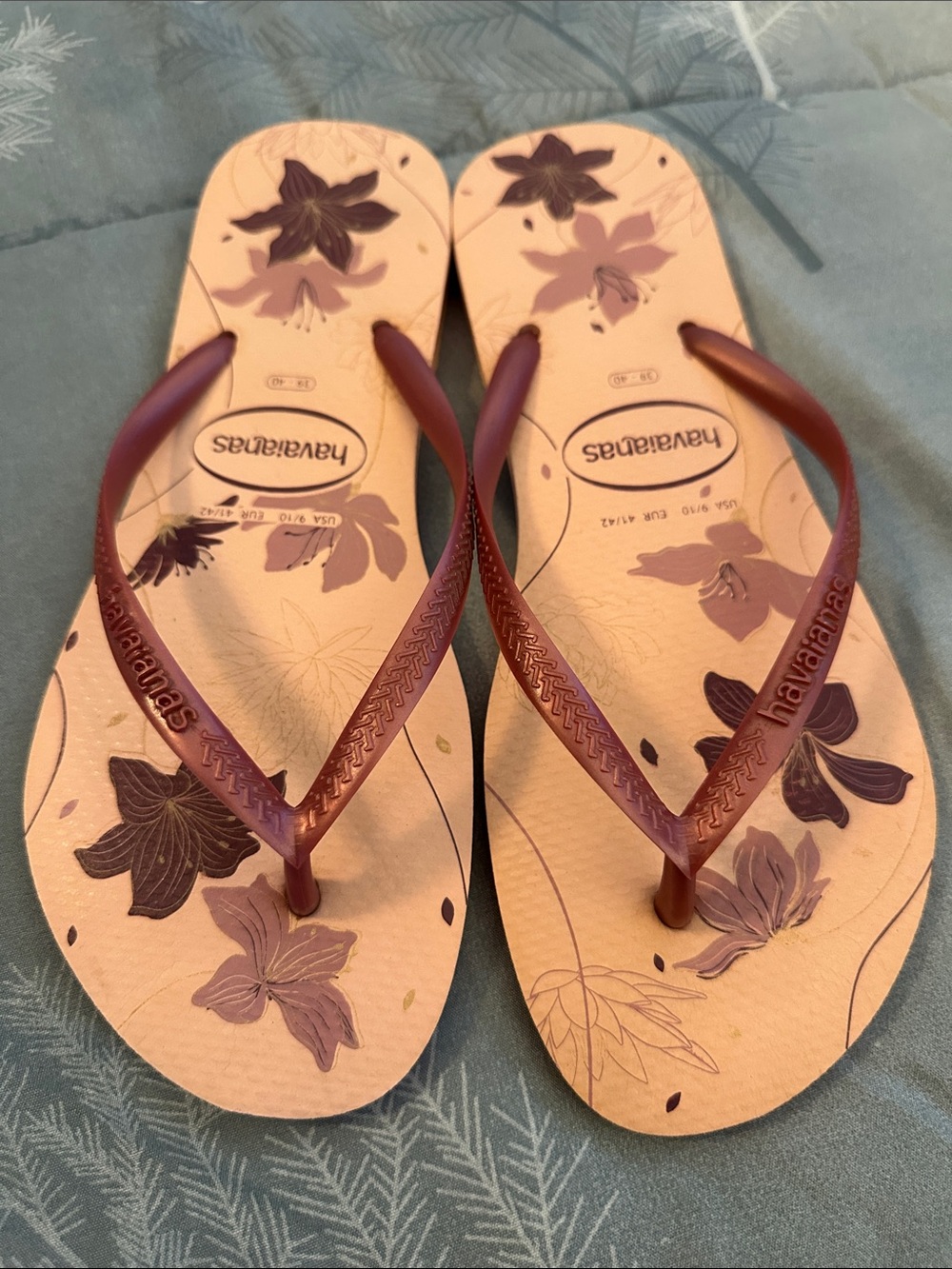 NWOT Havaianas Pink Floral Flip Flops with Maroon Straps Sz USA 9/10